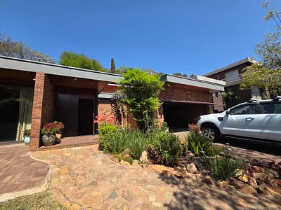 4 Bedroom House To Rent in Roodepoort - 4IyO.webp