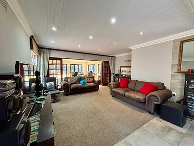 2 Bedroom Apartment To Rent in Roodepoort - Wu0B.webp