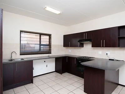 2 Bedroom Apartment To Rent in Randburg - naZ3.webp