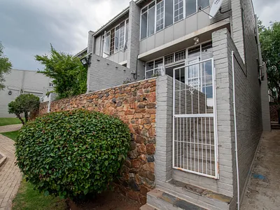 2 Bedroom Townhouse To Rent in Roodepoort - vF3q.webp