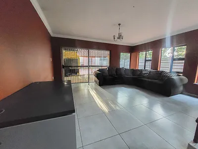 1 Bedroom House To Rent in Johannesburg - lCAM.webp
