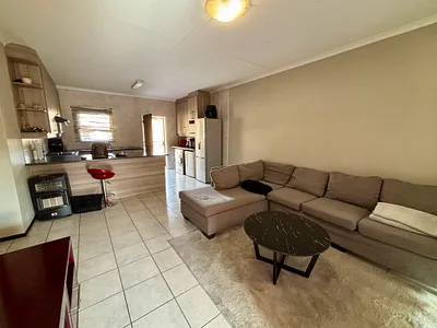 2 Bedroom Townhouse To Rent in Roodepoort - mUpG.webp