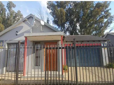 3 Bedroom House For Sale in Bloemfontein - 2UXD.webp