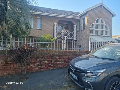 4 Bedroom House For Sale in Phoenix - nfWe.webp