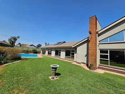 4 Bedroom House For Sale in Risiville, Vereeniging - 8xQ7.webp