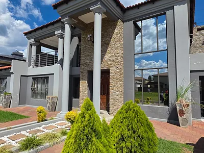 5 Bedroom House For Sale in Risiville, Vereeniging - KFYw.webp