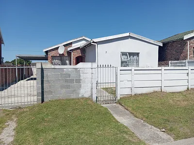 3 Bedroom House For Sale in Port Elizabeth - img