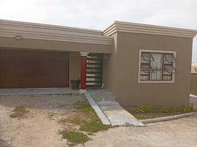2 Bedroom House For Sale in Uitenhage - Q6Pa.webp