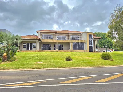 4 Bedroom House For Sale in Benoni - giEw.webp