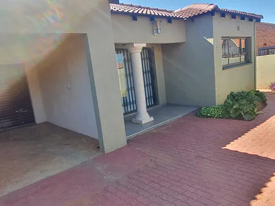 3 Bedroom House For Sale in Alberton - de8u.webp