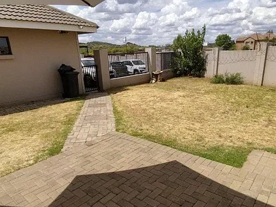 3 Bedroom Apartment For Sale in Bloemfontein - g0Jc.webp