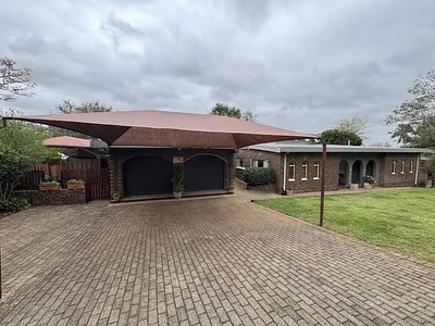 5 Bedroom House For Sale in Barberton - LndT.webp