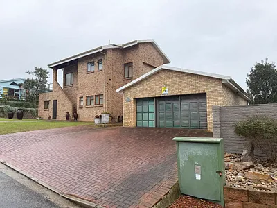 3 Bedroom House For Sale in Groot Brakrivier - pKBj.webp