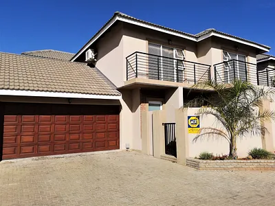 4 Bedroom Townhouse For Sale in Bloemfontein - oXI1.webp