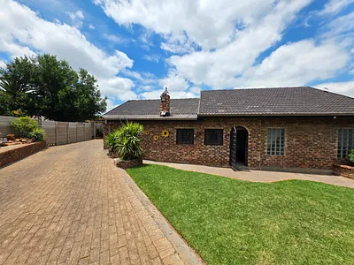 3 Bedroom House For Sale in Sasolburg - it6H.webp