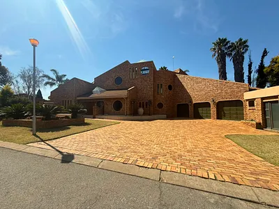 6 Bedroom House For Sale in Boksburg - l3lO.webp