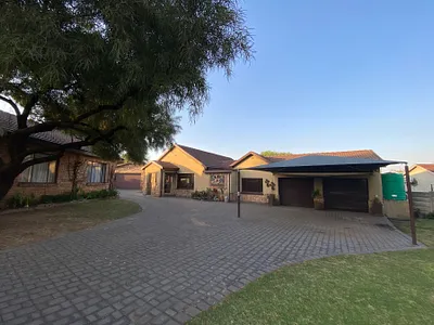 5 Bedroom House For Sale in Witbank - pvyv.webp