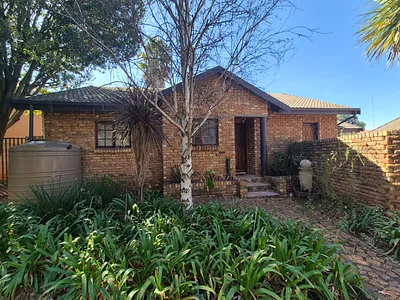 2 Bedroom House For Sale in Vanderbijlpark - SfoS.webp