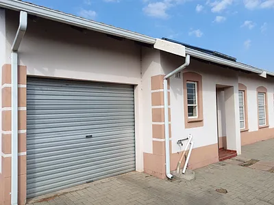 3 Bedroom House For Sale in Bloemfontein - xNKd.webp