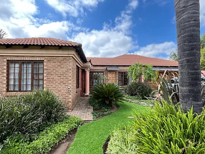 5 Bedroom House For Sale in Benoni - xY7V.webp