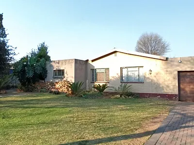 3 Bedroom House For Sale in Witbank - GyKu.webp