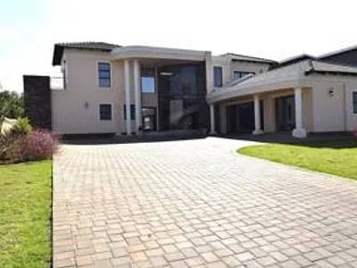 5 Bedroom House For Sale in Brakpan - HxGf.webp