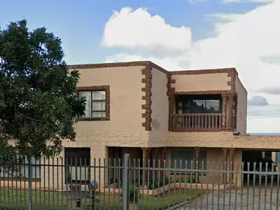 8 Bedroom House For Sale in Uitenhage - img