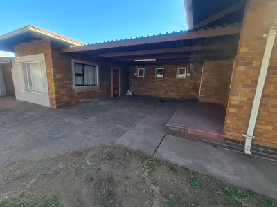 4 Bedroom House For Sale in Vanderbijlpark - KHmj.webp
