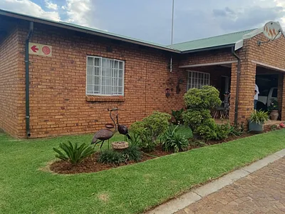 2 Bedroom Apartment For Sale in Brakpan - kkcT.webp