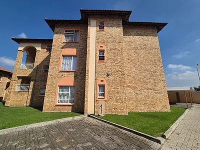 2 Bedroom Apartment For Sale in Vanderbijlpark - MQAE.webp