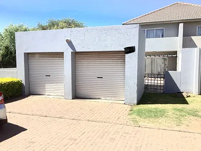 3 Bedroom Apartment For Sale in Witbank - cpa7.webp