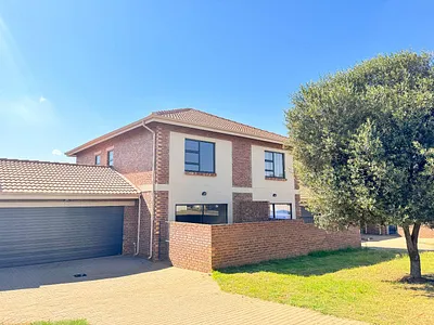 3 Bedroom Apartment For Sale in Witbank - qpdc.webp