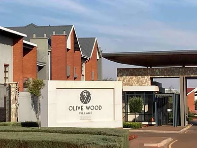 2 Bedroom Townhouse To Rent in Kempton Park - 20fW.webp