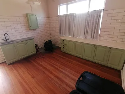 4 Bedroom House For Sale in Uitenhage - Axs5.webp