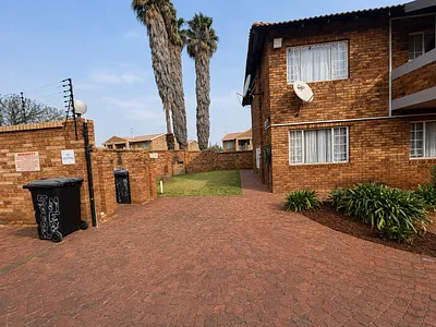 2 Bedroom Townhouse For Sale in Brakpan - AL8T.webp