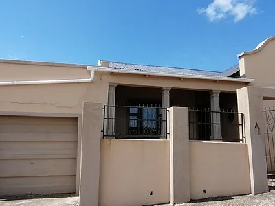 3 Bedroom House For Sale in Uitenhage - doCE.webp
