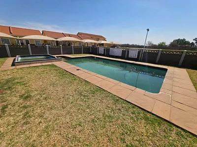2 Bedroom Townhouse For Sale in Meyerton - P1Kf.webp