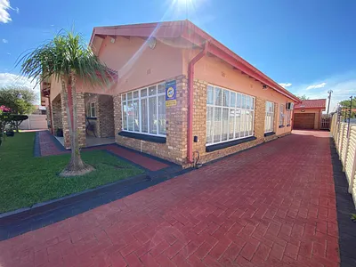 4 Bedroom House For Sale in Newcastle - cCFI.webp