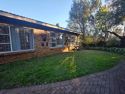 4 Bedroom House For Sale in Vanderbijlpark - LMg1.webp