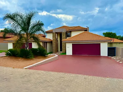 4 Bedroom House For Sale in Bankenveld Estate, Witbank - 1xU7.webp