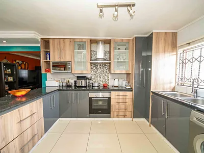 3 Bedroom House For Sale in Brakpan - mzH6.webp