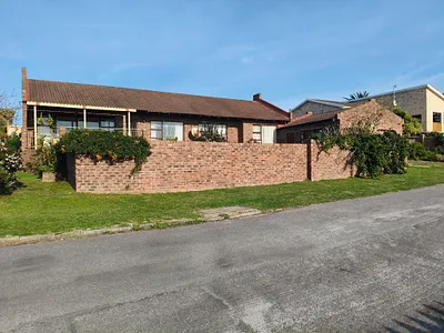 3 Bedroom House For Sale in Jeffreys Bay - YeGA.webp
