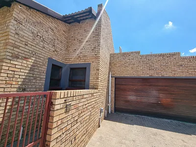 2 Bedroom Townhouse To Rent in Vanderbijlpark - 7auz.webp