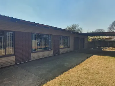 4 Bedroom House To Rent in Heidelberg - YeQL.webp
