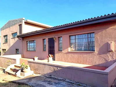 4 Bedroom House For Sale in Uitenhage - sYXz.webp