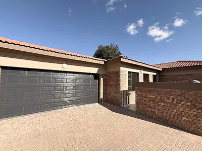 3 Bedroom Townhouse For Sale in Newcastle - nsny.webp