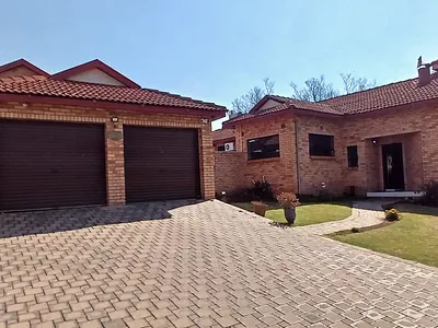 4 Bedroom House For Sale in Witbank - FnXQ.webp