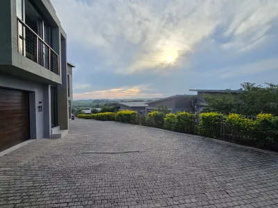 3 Bedroom Townhouse To Rent in Ballito - bKr0.webp