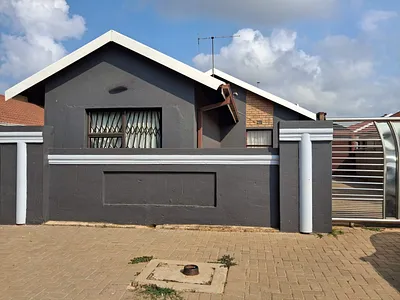 3 Bedroom House For Sale in Sebokeng - FtKG.webp