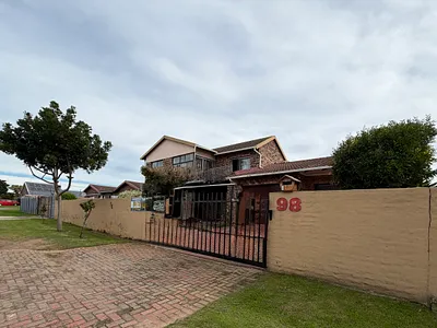 3 Bedroom House For Sale in Jeffreys Bay - hDgm.webp